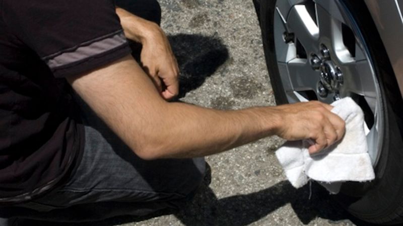 น้ำยาขัดเงายางแบบและรถยนต์สไตล์ DIY ใคร ๆ ก็ทำได้ น้ำยาขัดเงายางแบบและรถยนต์สไตล์ DIY ใคร ๆ ก็ทำได้