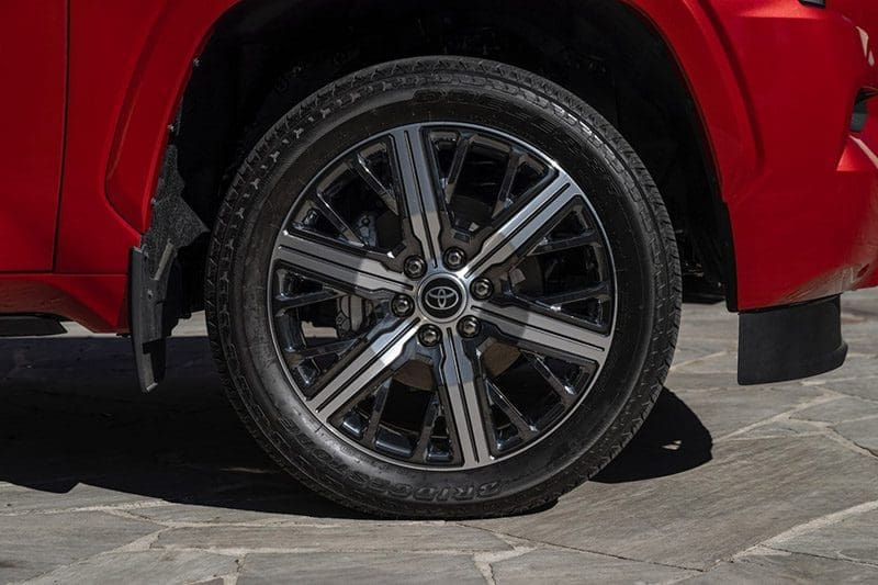 Toyota Sequoia 2023 ลุคใหม่อย่างเฟิร์ม ไม่มี V8 แต่ทรงพลังมาก | ยางรถยนต์ ราคาอัปเดต 2026 ครบทุกยี่ห้อ รวมยาง Ev | Autotirechecking Toyota Sequoia 2023 ลุคใหม่อย่างเฟิร์ม ไม่มี V8 แต่ทรงพลังมาก