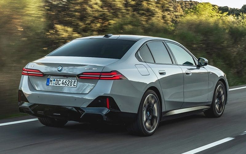 Bmw 5 Series 2023 เปิดตัวอย่างเป็นทางการ คาดเข้าไทยปีหน้า | ยางรถยนต์ ราคาอัปเดต 2026 ครบทุกยี่ห้อ รวมยาง Ev | Autotirechecking BMW 5 Series 2023 เปิดตัวอย่างเป็นทางการ คาดเข้าไทยปีหน้า