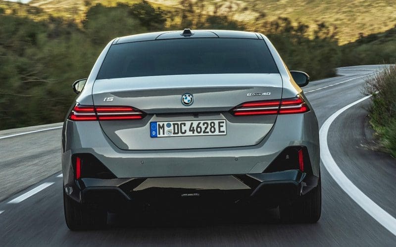 Bmw 5 Series 2023 เปิดตัวอย่างเป็นทางการ คาดเข้าไทยปีหน้า | ยางรถยนต์ ราคาอัปเดต 2026 ครบทุกยี่ห้อ รวมยาง Ev | Autotirechecking BMW 5 Series 2023 เปิดตัวอย่างเป็นทางการ คาดเข้าไทยปีหน้า