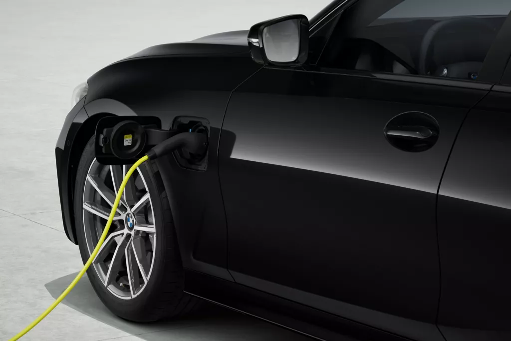 พรีวิว BMW 330e M Sport ความโดดเด่น ราคา และตารางผ่อน