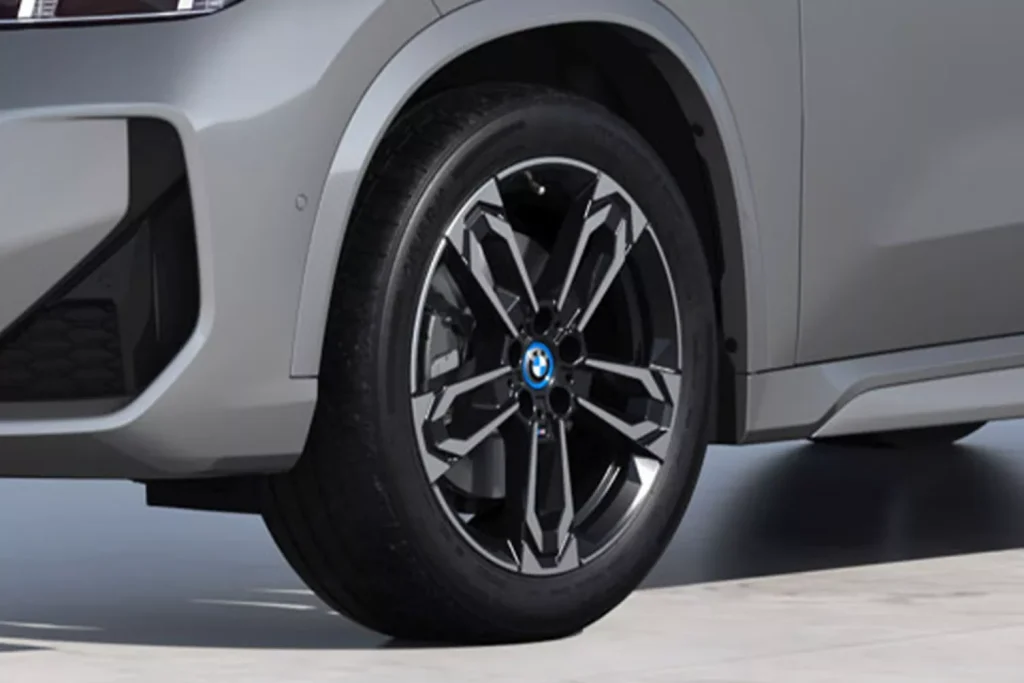 Bmw Ix1 L 2025 พรีเมียม Ev Crossover ที่ครบเครื่องเทคโนโลยี | ยางรถยนต์ ราคาอัปเดต 2026 ครบทุกยี่ห้อ รวมยาง Ev | Autotirechecking BMW iX1 L 2025 พรีเมียม EV Crossover ที่ครบเครื่องเทคโนโลยี