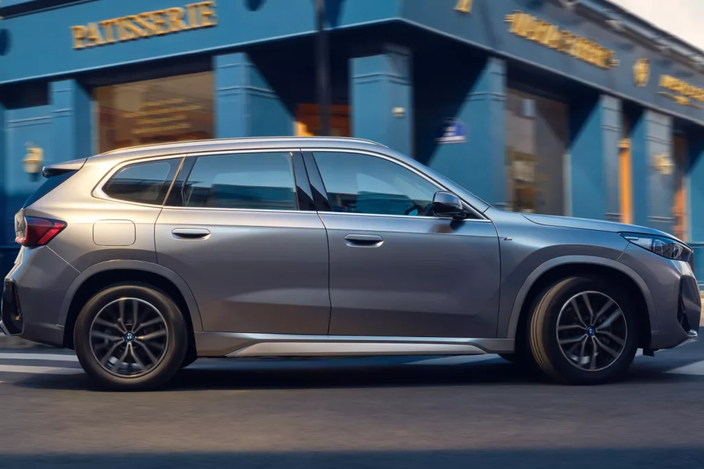Bmw Ix1 L 2025 พรีเมียม Ev Crossover ที่ครบเครื่องเทคโนโลยี | ยางรถยนต์ ราคาอัปเดต 2026 ครบทุกยี่ห้อ รวมยาง Ev | Autotirechecking BMW iX1 L 2025 พรีเมียม EV Crossover ที่ครบเครื่องเทคโนโลยี
