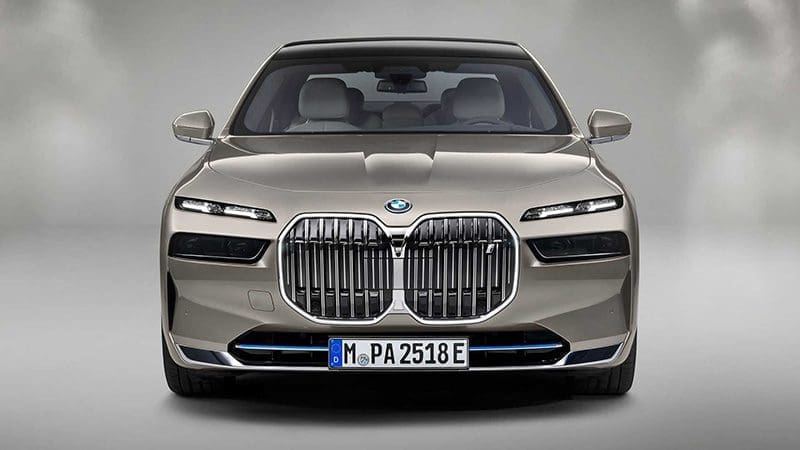 BMW i7 อวดดีไซน์ใหม่ ภายในหรูหราและมาเพื่อฆ่า Mercedes EQS