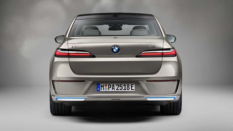 BMW i7 อวดดีไซน์ใหม่ ภายในหรูหราและมาเพื่อฆ่า Mercedes EQS