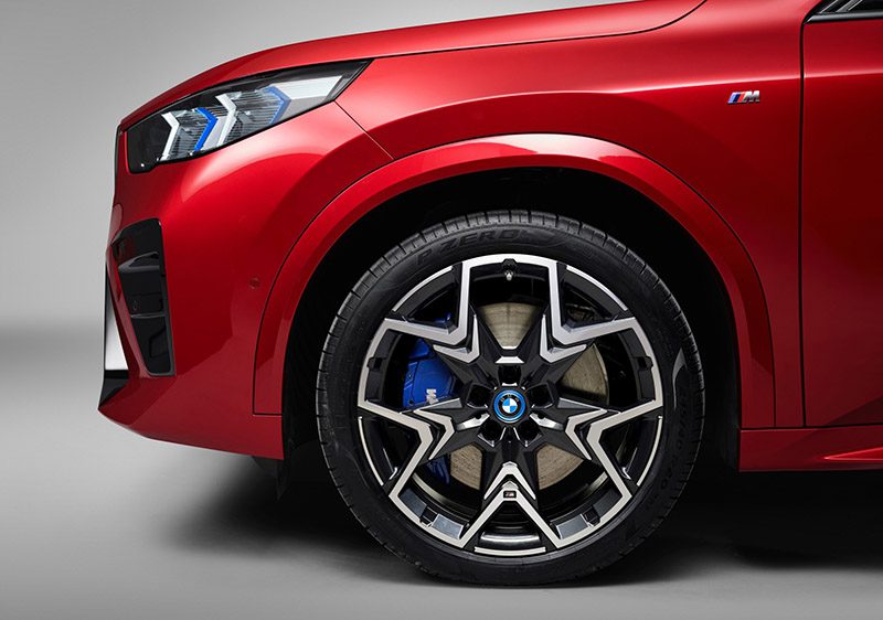 BMW iX2 xDrive30 M Sport BMW iX2 xDrive30 M Sport คูเป้ไฟฟ้ายกสูง ราคา 3,399,000 บาท