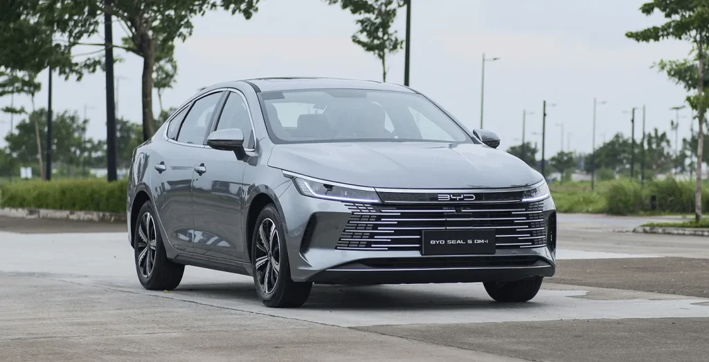 Byd Seal 5 Dm I 2025 ซีดาน Phev หรู ประหยัดพลังงาน | ยางรถยนต์ ราคาอัปเดต 2026 ครบทุกยี่ห้อ รวมยาง Ev | Autotirechecking BYD Seal 5 DM i 2025 ซีดาน PHEV หรู ประหยัดพลังงาน
