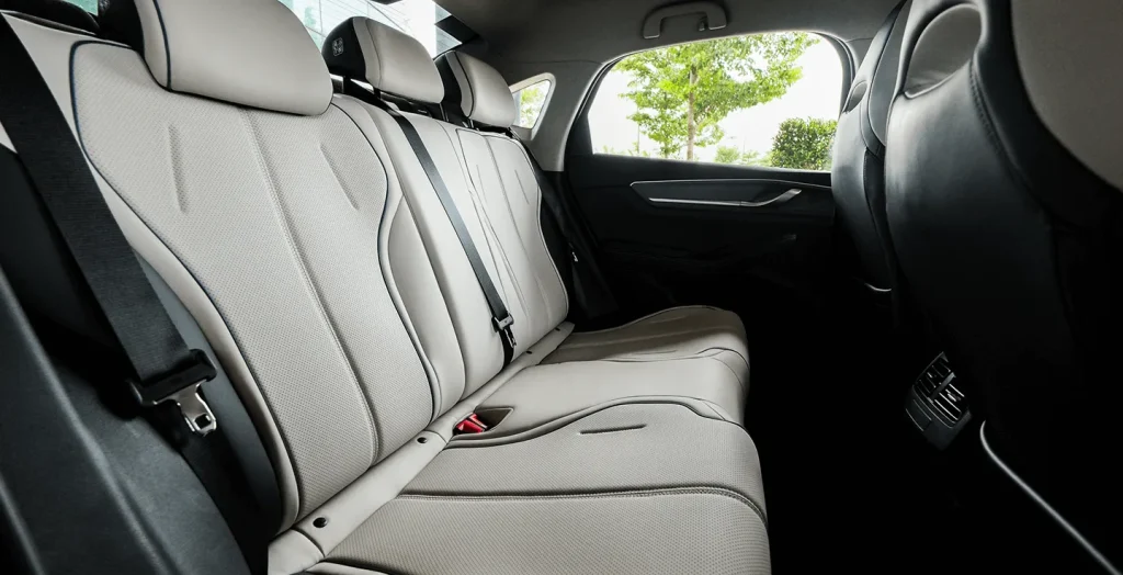 BYD Seal 5 DM i 2025 ซีดาน PHEV หรู ประหยัดพลังงาน BYD Seal 5 DM i 2025 ซีดาน PHEV หรู ประหยัดพลังงาน