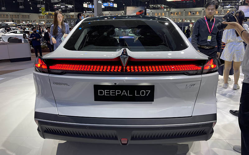 Deepal L07 Deepal L07 ซีดานไฟฟ้าทรงสปอร์ตจ๋า ราคา 1,329,000 บาท