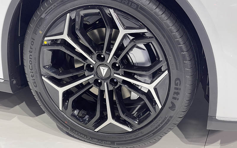 Deepal L07 Deepal L07 ซีดานไฟฟ้าทรงสปอร์ตจ๋า ราคา 1,329,000 บาท