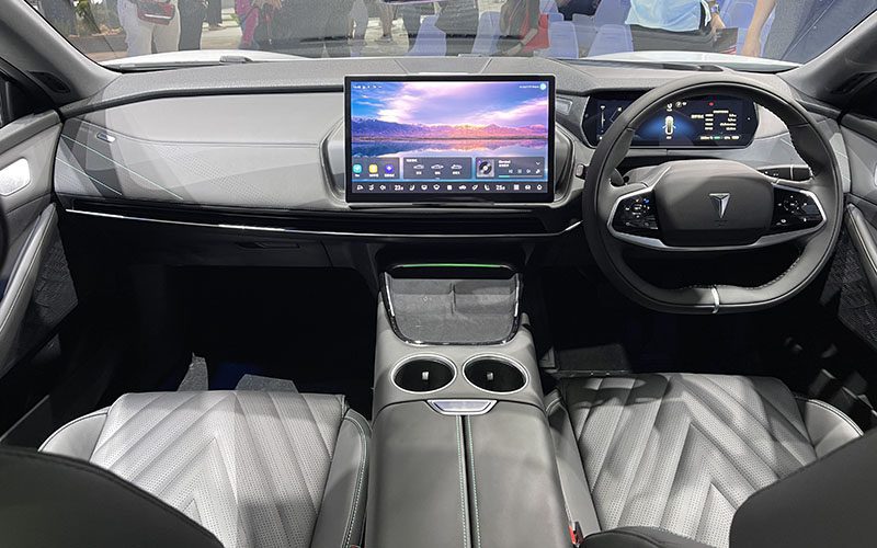 Deepal L07 Deepal L07 ซีดานไฟฟ้าทรงสปอร์ตจ๋า ราคา 1,329,000 บาท