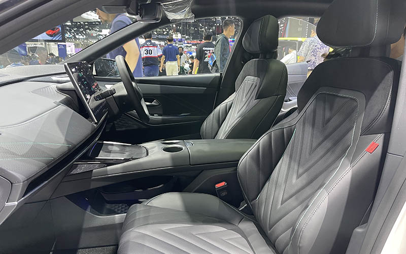 Deepal L07 Deepal L07 ซีดานไฟฟ้าทรงสปอร์ตจ๋า ราคา 1,329,000 บาท