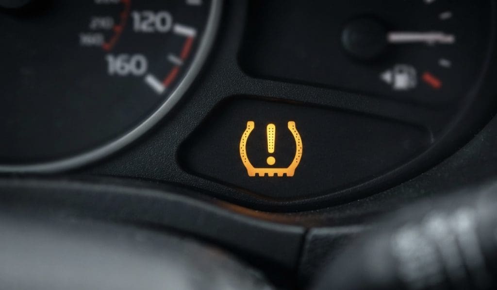 ไฟเตือนลมยาง (TPMS) โชว์บนหน้าปัดบอกอะไร?