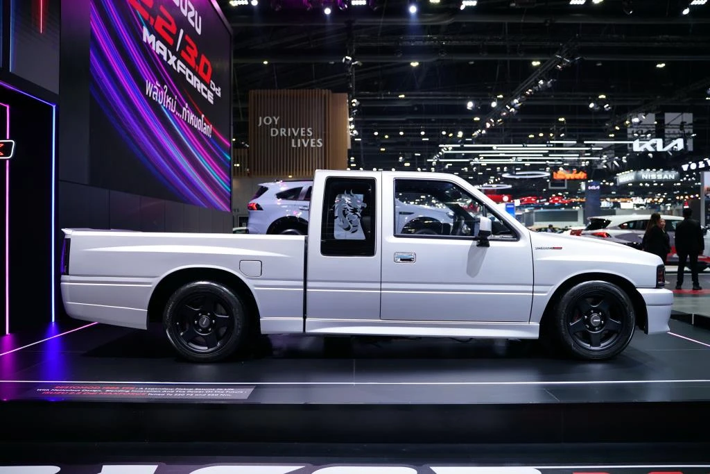 Isuzu Dragonmax รถต้นแบบ Restomod ย้อนตำนาน “มังกรทอง” Isuzu Dragonmax รถต้นแบบ Restomod ย้อนตำนาน “มังกรทอง”