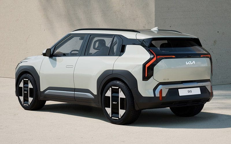 KIA EV3 ลุ้นมาไทยปีหน้า ในฐานะรถ SUV ไฟฟ้ารุ่นเล็ก วิ่งไกล 600 กม.