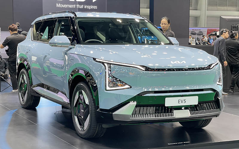 KIA EV5 KIA EV5 ราคารุ่นเริ่มต้น 1,249,000 บาท คุ้มไหม ได้อะไรบ้าง