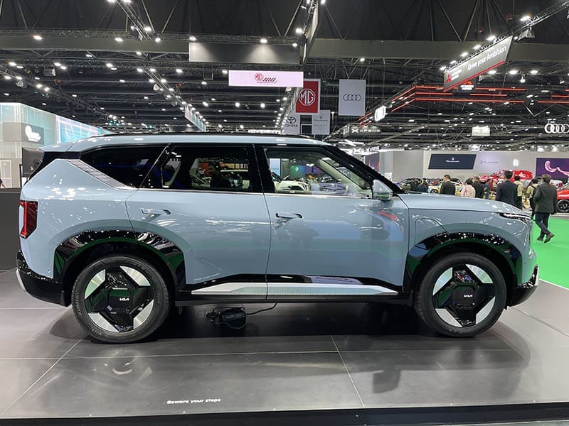 Kia Ev5 | ยางรถยนต์ ราคาอัปเดต 2026 ครบทุกยี่ห้อ รวมยาง Ev | Autotirechecking KIA EV5 ราคารุ่นเริ่มต้น 1,249,000 บาท คุ้มไหม ได้อะไรบ้าง
