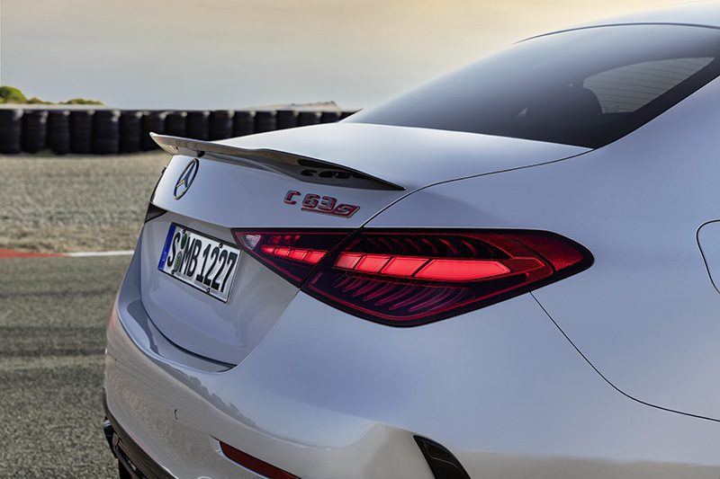 Mercedes-AMG C63 S E Performance Mercedes AMG C63 S E Performance นี่คือที่สุดในรุ่นเรื่องความแรง