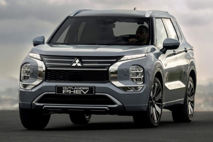Mitsubishi Outlander PHEV 2025 – SUV ปลั๊กอินไฮบริดครอบครัว