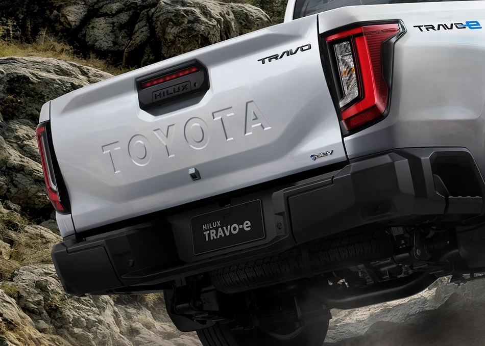 Toyota Travo E ราคา 1491000 บาท Bev ผ่อนเริ่ม 15900 บาท | ยางรถยนต์ ราคาอัปเดต 2026 ครบทุกยี่ห้อ รวมยาง Ev | Autotirechecking TOYOTA TRAVO e ราคา 1,491,000 บาท BEV ผ่อนเริ่ม 15,900 บาท