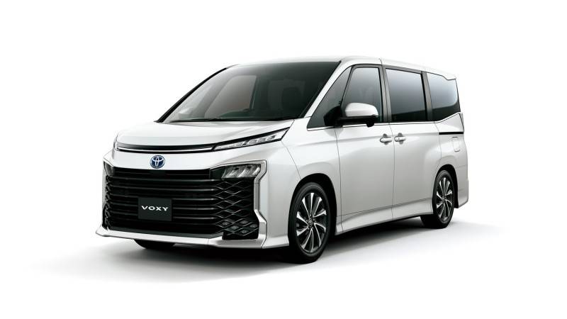 TOYOTA VOXY กับ NISSAN SERENA คุณจะเลือกคันไหน TOYOTA VOXY กับ NISSAN SERENA คุณจะเลือกคันไหน