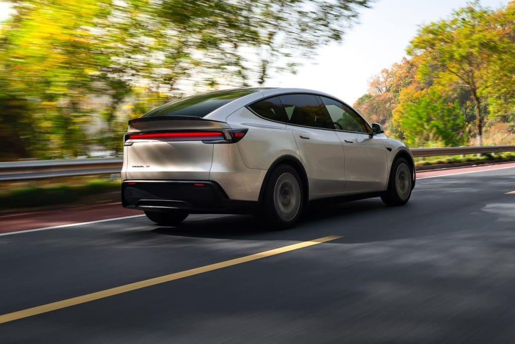 Tesla Model YYY คือ ? ราคา 1.99 ล. รู้จัก Model Y L 6 ที่นั่ง