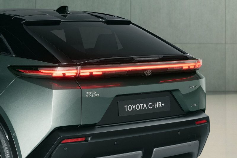 Toyota CHR EV ครอสโอเวอร์ไฟฟ้าผสานสไตล์และเทคโนโลยีล้ำสมัย Toyota CHR EV ครอสโอเวอร์ไฟฟ้าผสานสไตล์และเทคโนโลยีล้ำสมัย