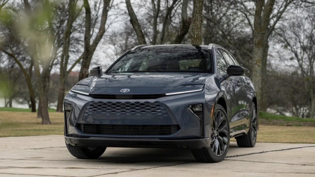 Toyota Crown Crossover 2025 ครอสโอเวอร์พรีเมียมไฮบริดสวย หรู Toyota Crown Crossover 2025 ครอสโอเวอร์พรีเมียมไฮบริดสวย หรู