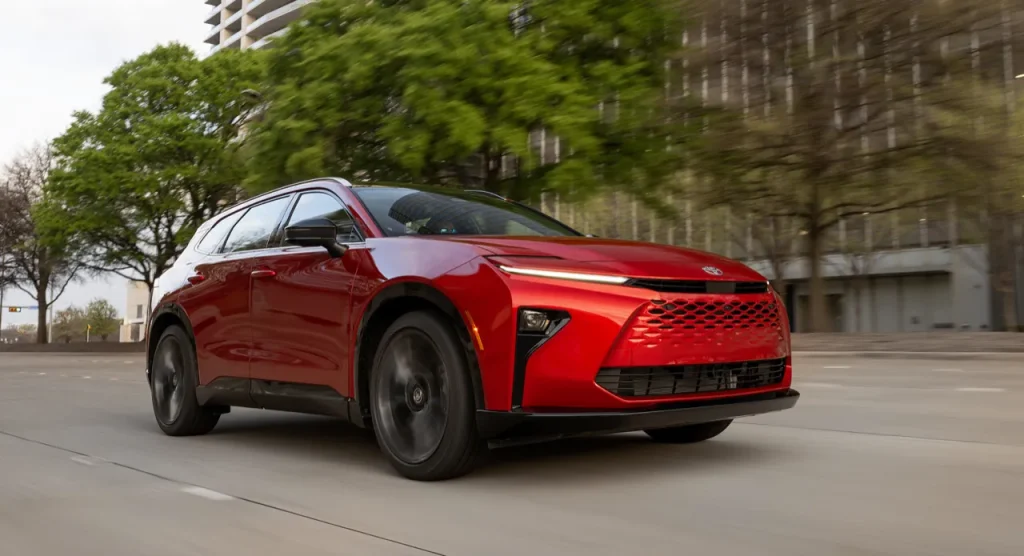 Toyota Crown Crossover 2025 ครอสโอเวอร์พรีเมียมไฮบริดสวย หรู Toyota Crown Crossover 2025 ครอสโอเวอร์พรีเมียมไฮบริดสวย หรู