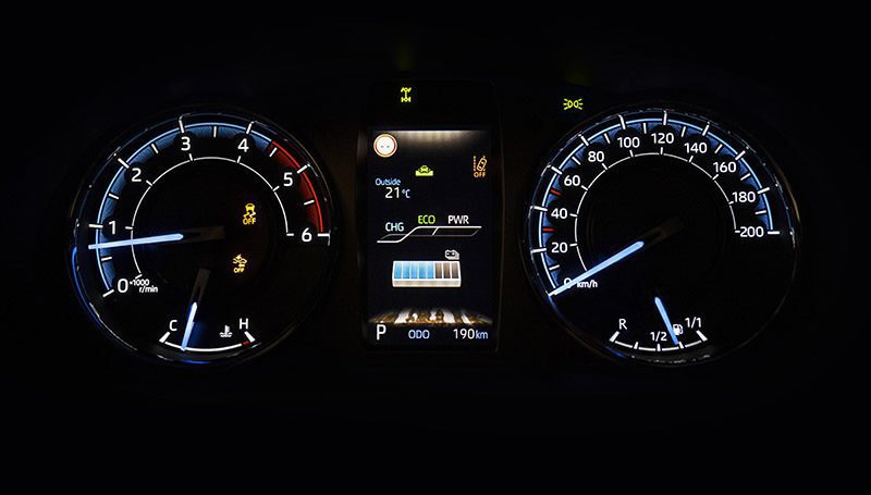 Toyota Hilux Revo Hybrid เปิดสเปกเบื้องต้นดียังไง รอปีหน้าได้เลย