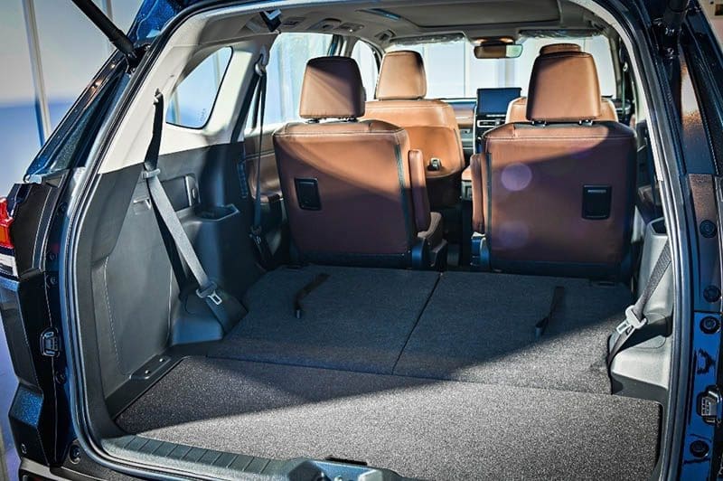 Toyota Innova Zenix 2023 | ยางรถยนต์ ราคาอัปเดต 2026 ครบทุกยี่ห้อ รวมยาง Ev | Autotirechecking Toyota Innova Zenix 2023 รถ 7 ที่นั่ง ที่น่าจับตาในงบไม่ถึง 1.5 ล้านบาท