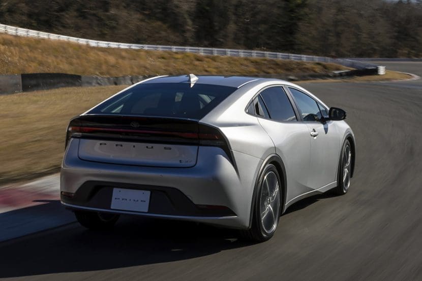 Toyota Prius 2025 ไฮบริดโฉมใหม่ ประหยัดล้ำ ดีไซน์ล้ำยุค | ยางรถยนต์ ราคาอัปเดต 2026 ครบทุกยี่ห้อ รวมยาง Ev | Autotirechecking Toyota Prius 2025 ไฮบริดโฉมใหม่ ประหยัดล้ำ ดีไซน์ล้ำยุค