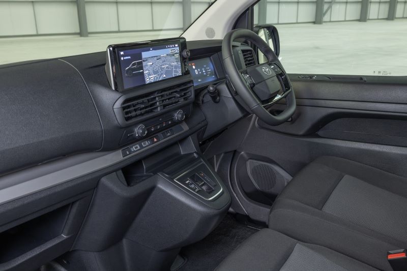 Toyota Proace 2025 รถตู้เพื่อครอบครัวและธุรกิจ ทางเลือกไฟฟ้า