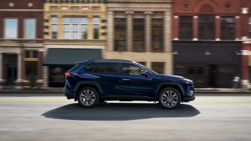 Toyota RAV4 2025 ครอสโอเวอร์สมดุลสุดแห่งปี พร้อมดีไซน์ใหม่