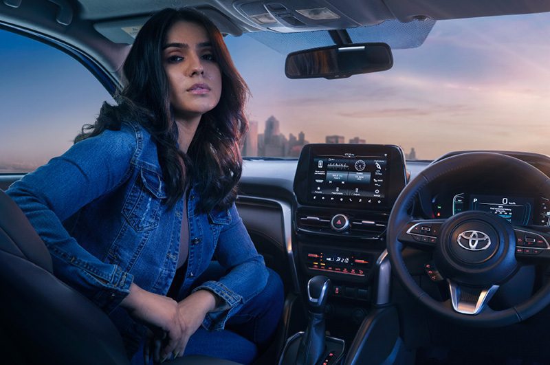 Toyota Urban Cruiser Hyryder Toyota Urban Cruiser Hyryder เปิดราคาในอินเดีย เริ่มต้น 6.9 แสนบาท