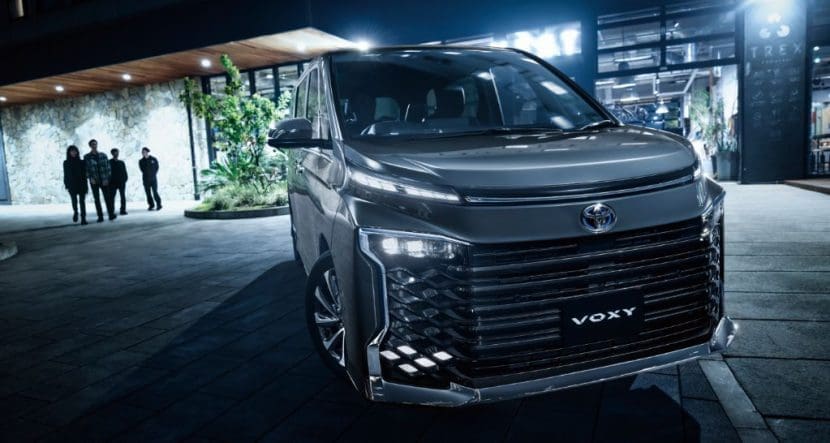 Toyota Voxy 2025 รถครอบครัวอเนกประสงค์ที่พัฒนาขึ้นอีกขั้น | ยางรถยนต์ ราคาอัปเดต 2026 ครบทุกยี่ห้อ รวมยาง Ev | Autotirechecking Toyota Voxy 2025 รถครอบครัวอเนกประสงค์ที่พัฒนาขึ้นอีกขั้น