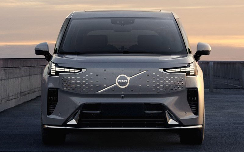 Volvo EM90 Volvo EM90 รถ MPV ไฟฟ้าหรูที่ราคาแพงกว่าคู่แฝดเกือบครึ่ง