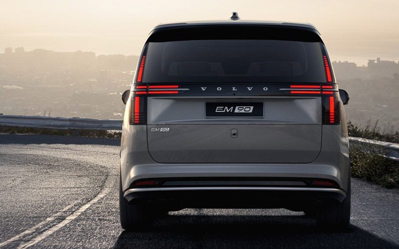 Volvo EM90 Volvo EM90 รถ MPV ไฟฟ้าหรูที่ราคาแพงกว่าคู่แฝดเกือบครึ่ง