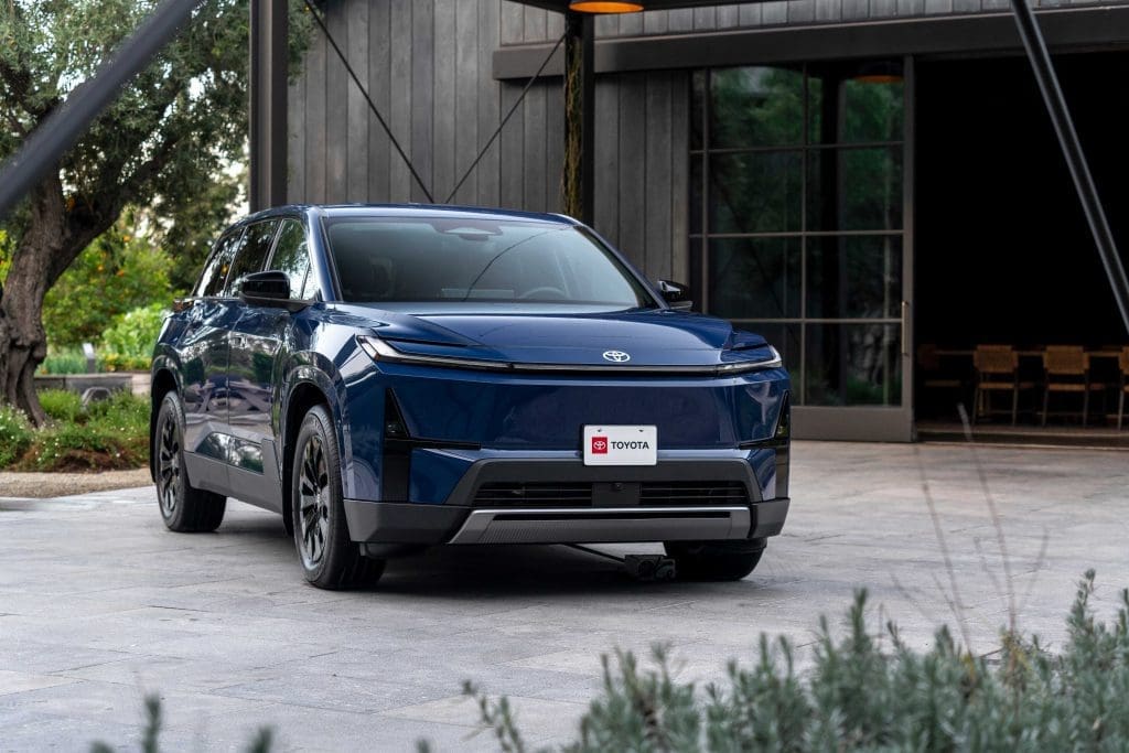 Toyota Highlander EV 2027 ราคา สเปก และระยะทางวิ่ง