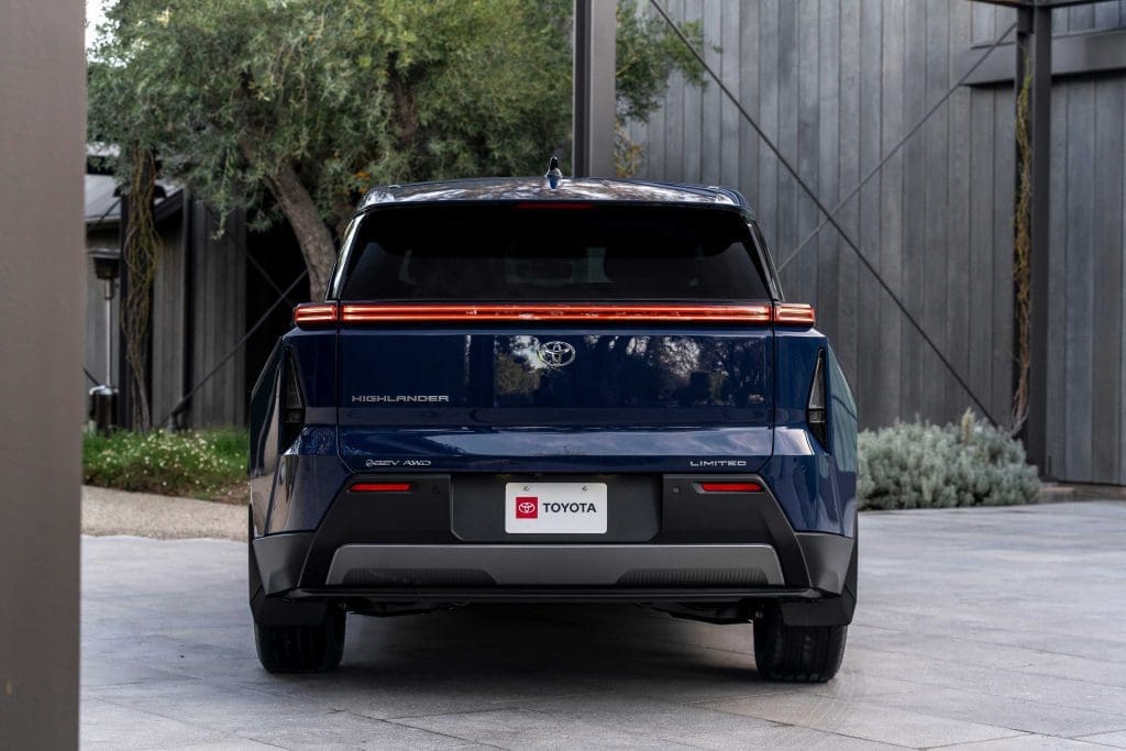 Toyota Highlander EV 2027 ราคา สเปก และระยะทางวิ่ง